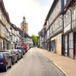 Homogenes Straßenbild, standardisierte Fensterfarbgebung, UNESCO Welterbestadt Goslar